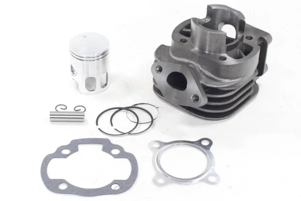 CYLINDER MBK BOOSTER YAMAHA BW'S 50CCM 40mm PIN 10MM 2T KOMPLETNY SA
PASUJE DO: APRILIA-AMICO/SR MBK-CW BOOSTER/EW STUNT YAMAHA-BW'S/CW/EW